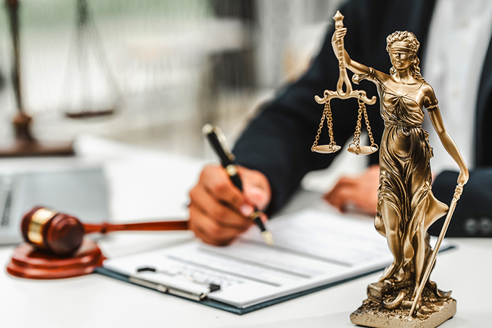 Common Law vs Civil Law: What International Lawyers and Commercial Professionals Must Know